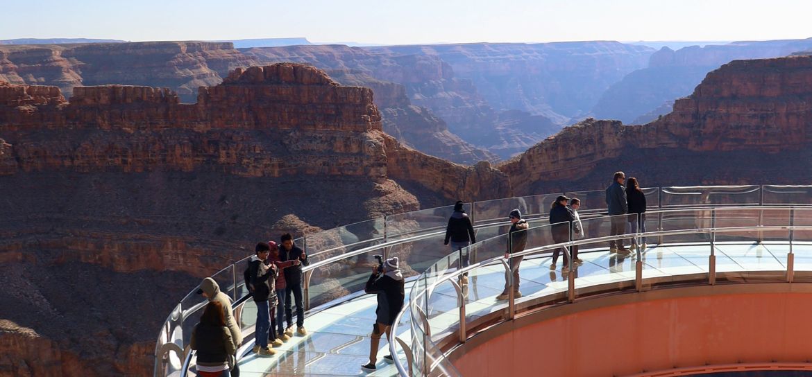 People on the grand canyon skywalk