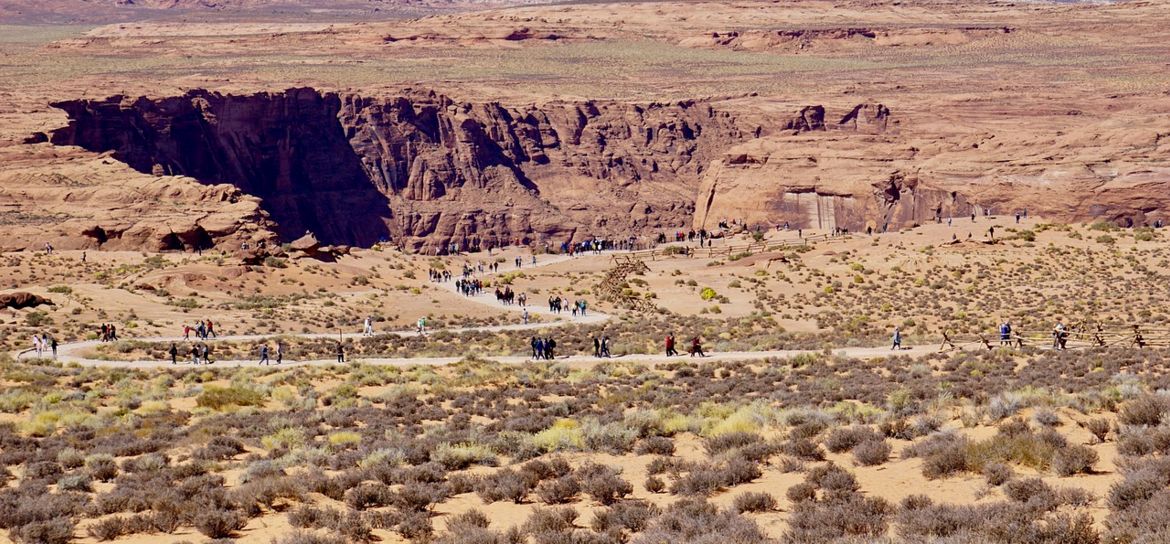 Aerial shot of the hiking trail leading to Horseshoe Bend.