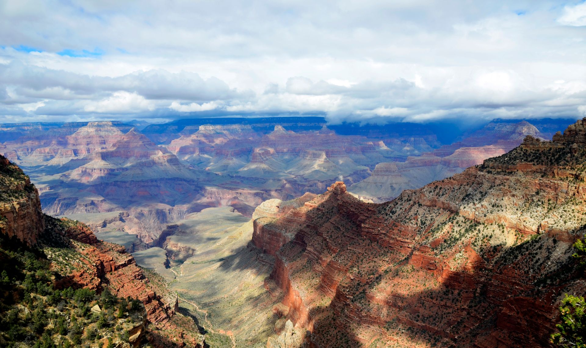 Stunning Grand Canyon view seen on a world-class  South Rim helicopter tour
