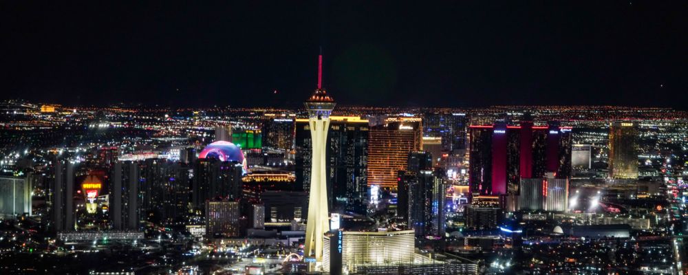 a Las Vegas helicopter tour flies past the Palazzo hotel