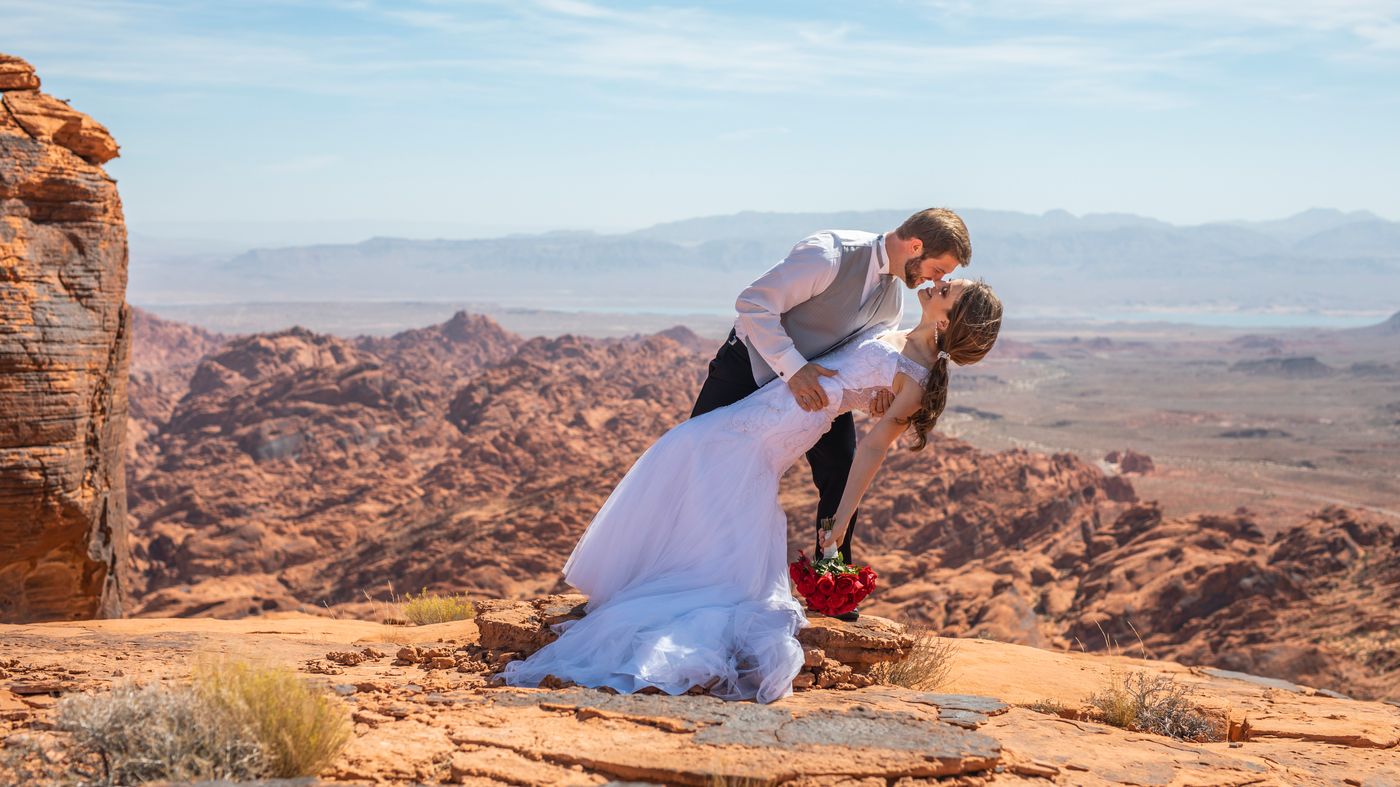 Gromm dips bride for wedding photo at Valley of Fire, helicopter wedding packages