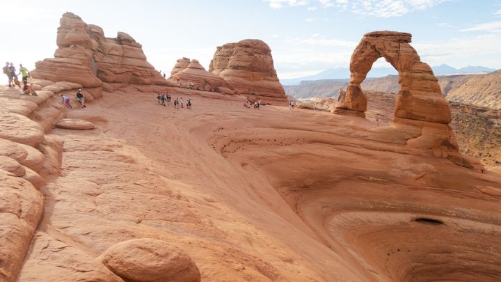 RS19960_people-taking-in-views-of-famous-rock-arch-at-arches-national-park