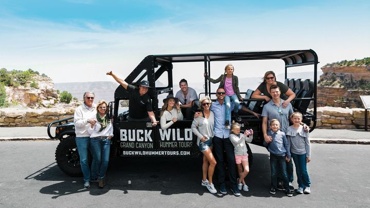 RS9718_5N5A2085_rev-view-of-passengers-posing-grand-canyon-south-rim-buck-wild