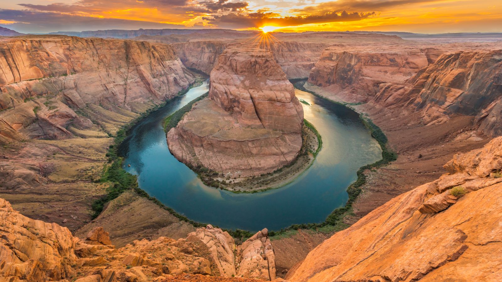 Horseshoe Bend seen on a partially cloudy day