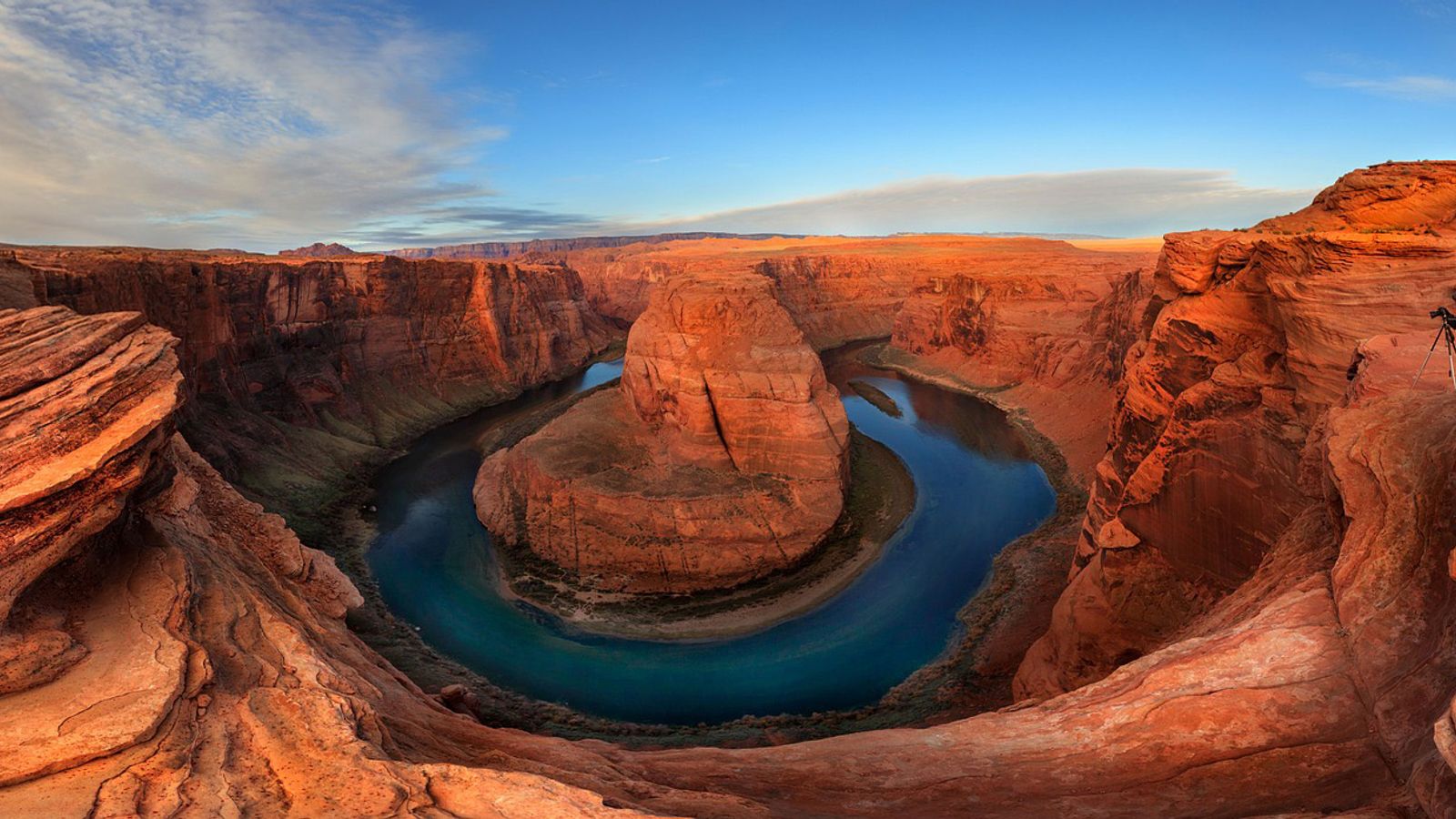 a panoramic view of Horseshoe Bend in Page, Arizona