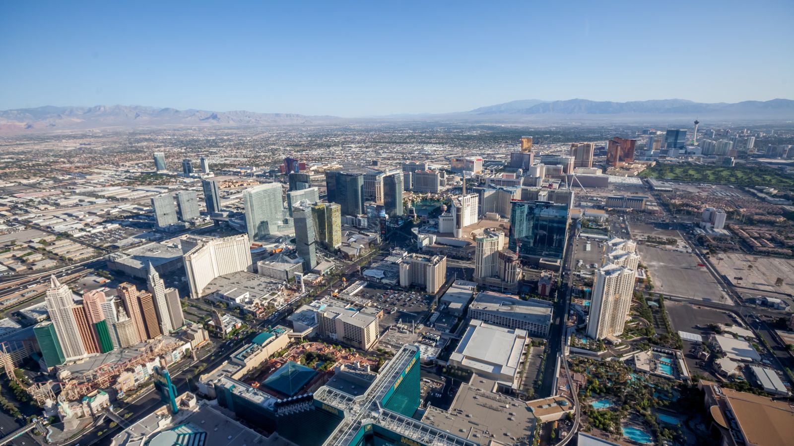 Our guests enjoy a tour of the Las Vegas strip on their return flight