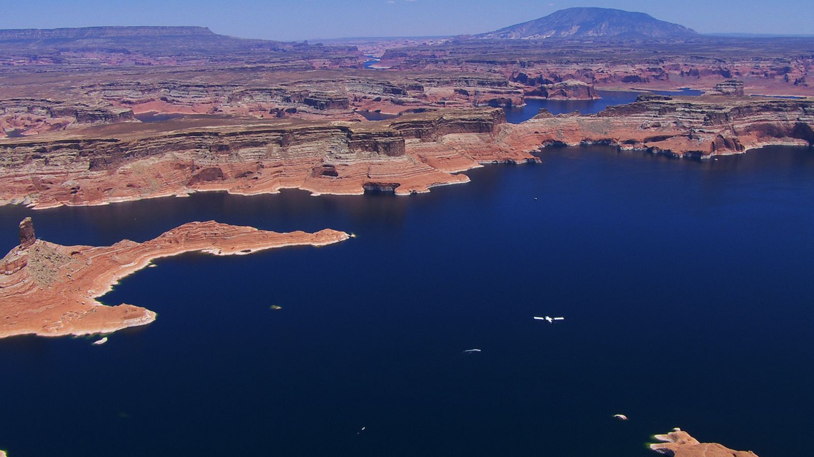 a page arizona airplane tour flies over Lake Powell