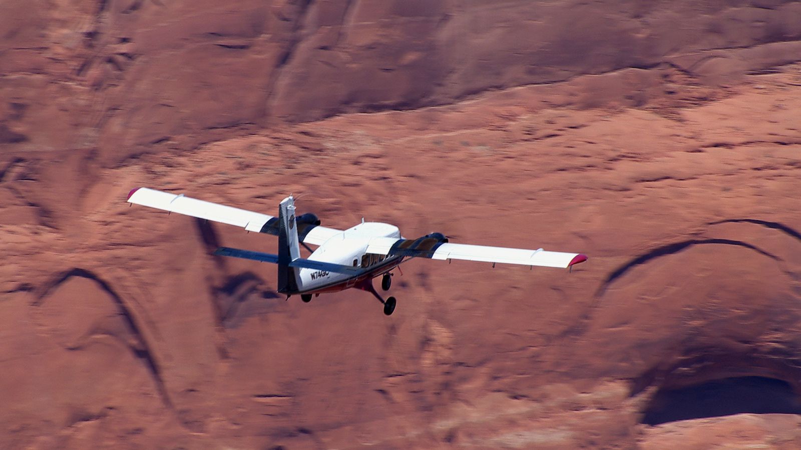 Airplane on its way to the Lake Powell area