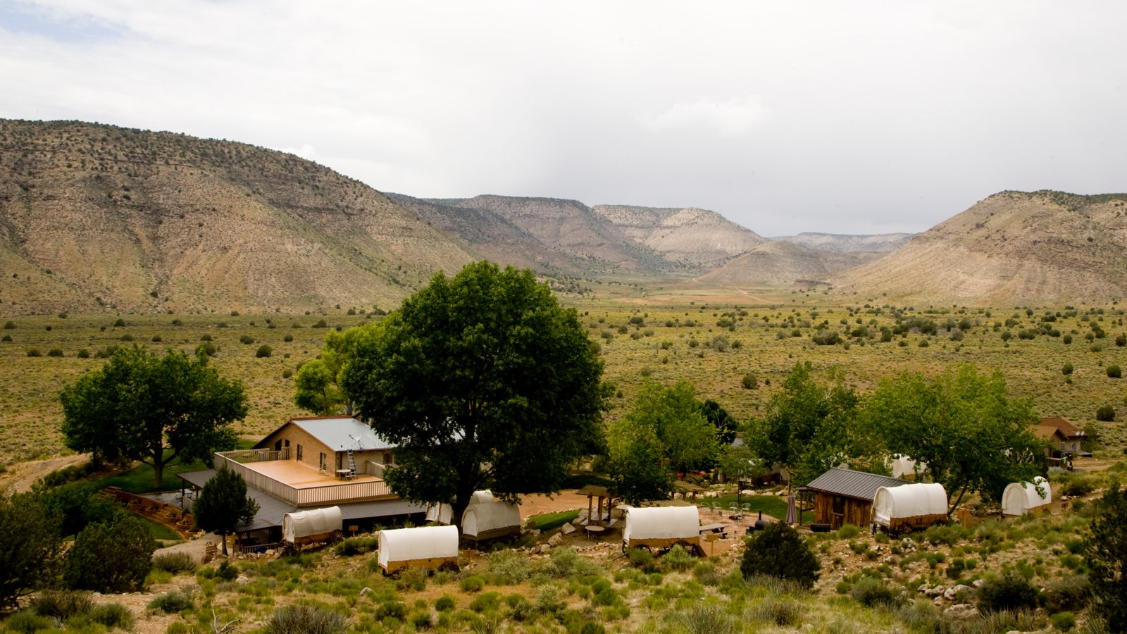 several covered wagons surrounding the Bar 10 Ranch in the canyon scenery