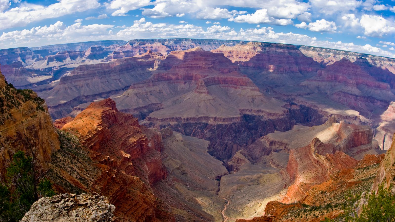 Passengers have multiple opportunities for breathtaking pictures during Grand Canyon South Rim bus tours