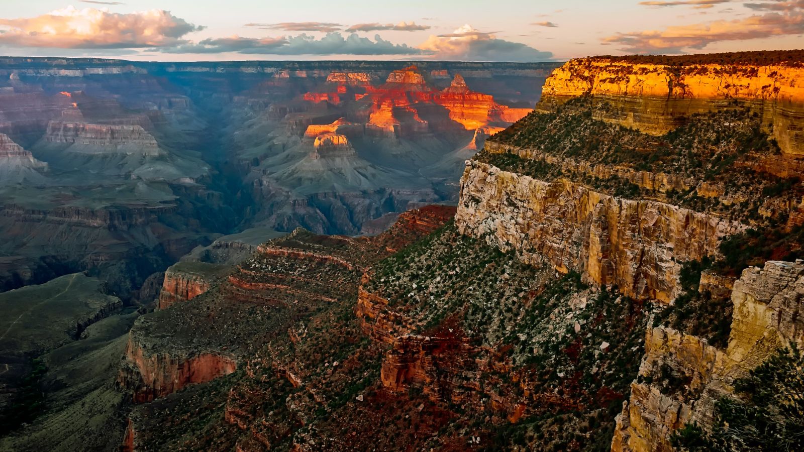 grand canyon rock gorge seen with sunset light on its wall