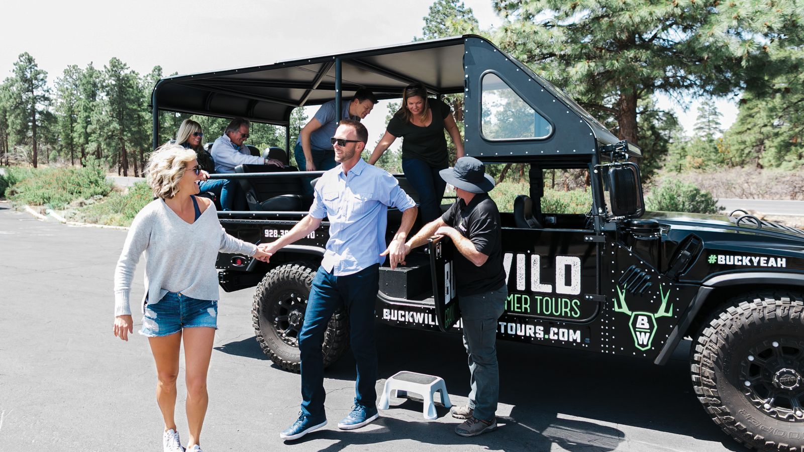Passengers exit a military style Hummer at a Grand Canyon lookout point