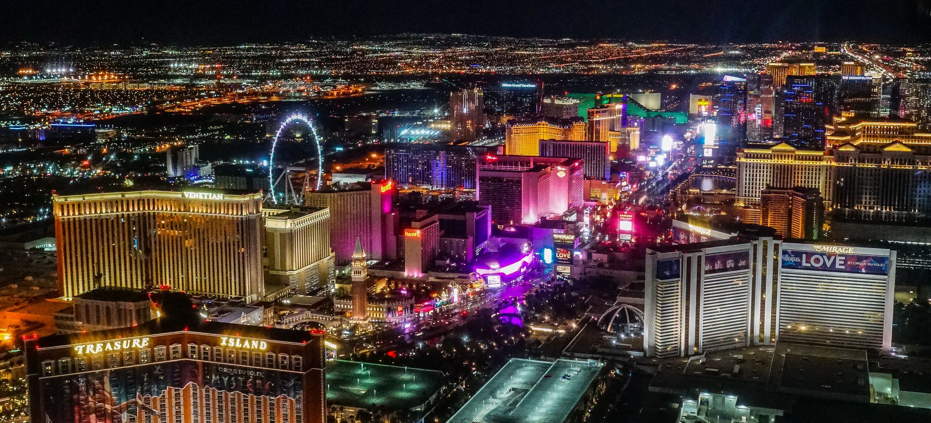 las vegas stip lit up at night