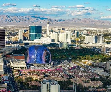 las vegas strip stratosphere during the day