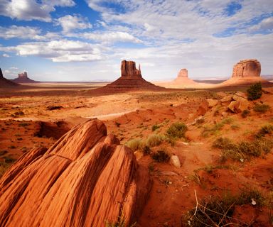 a famous viewpoint with Monument Valley featuring towering buttes and rock formations