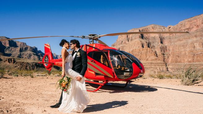 grand canyon wedding couple