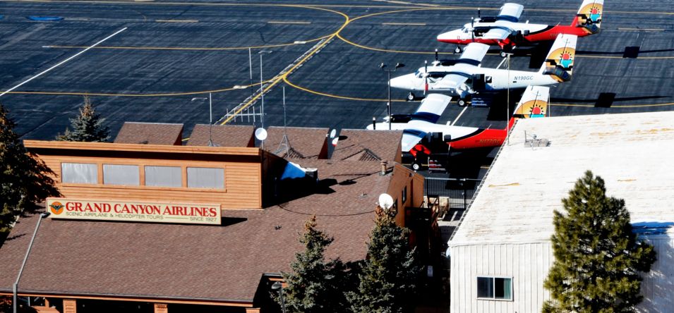 airplanes on tarmac at Grand Canyon Airport