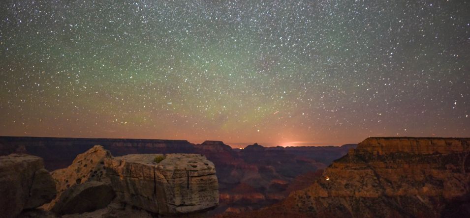 nighttime sky of the grand canyon south rim with stars