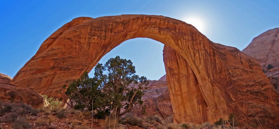 rainbow bridge rock formation in page arizona