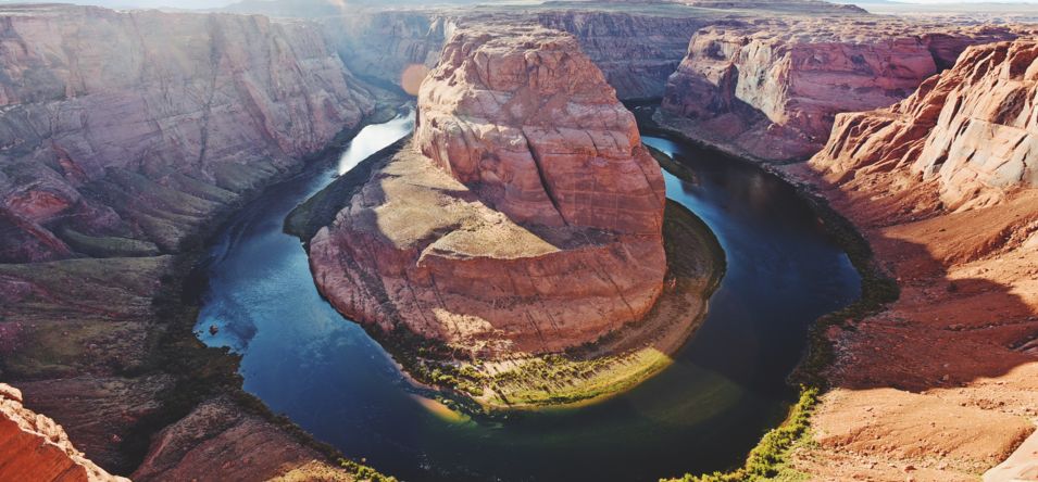 Horseshoe bend during a sunny day in Page, Arizona